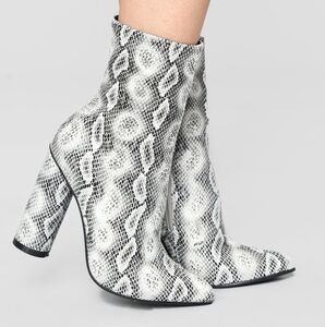Fashion Nova midnight lover snakeskin boot